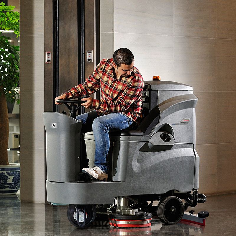 洗地机广泛用于大型场所工业场所清洗地面