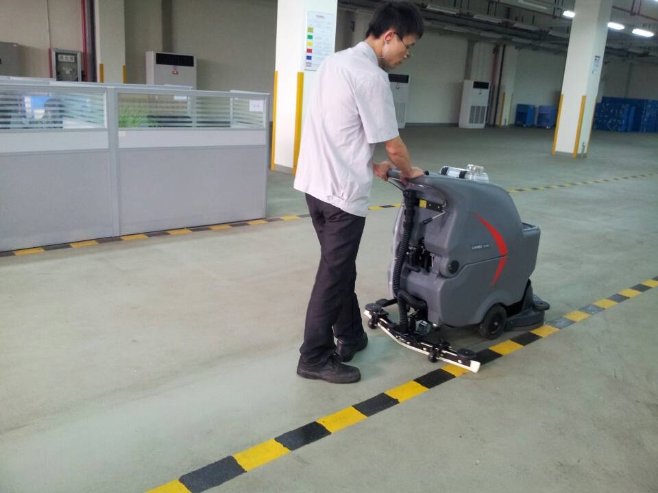 使用手推洗地机要注意哪些事项
