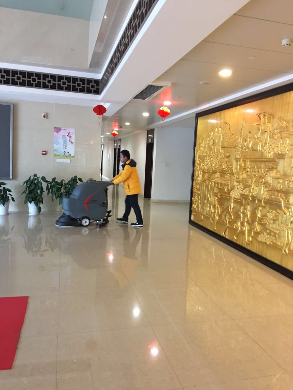 酒店可以使用电动洗地机吗？
