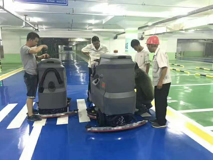 日常使用驾驶式洗地机如何保养？要注意些什么