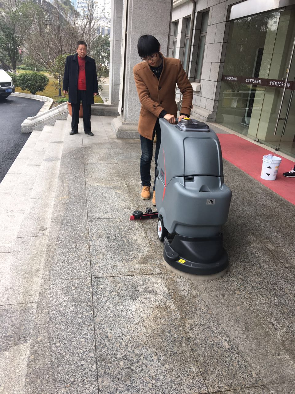 怎样挑选一款合适的洗地机？