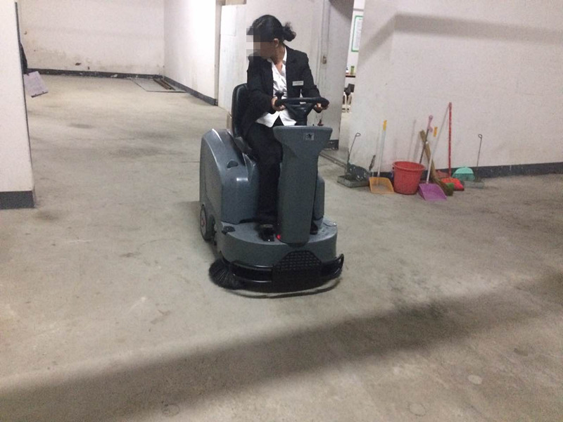 电动扫地车该怎样做日常维护？